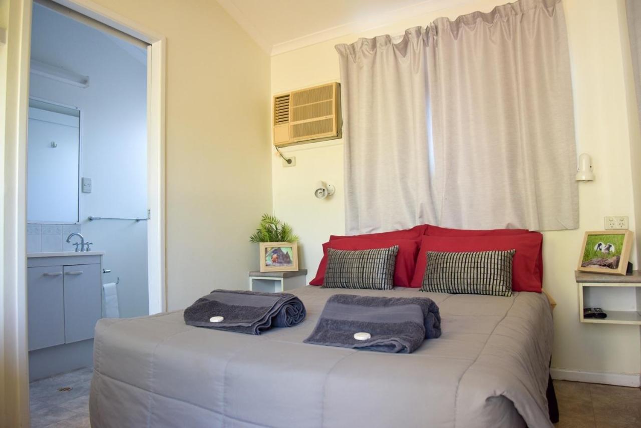 Mataranka Roadhouse Motel ภายนอก รูปภาพ